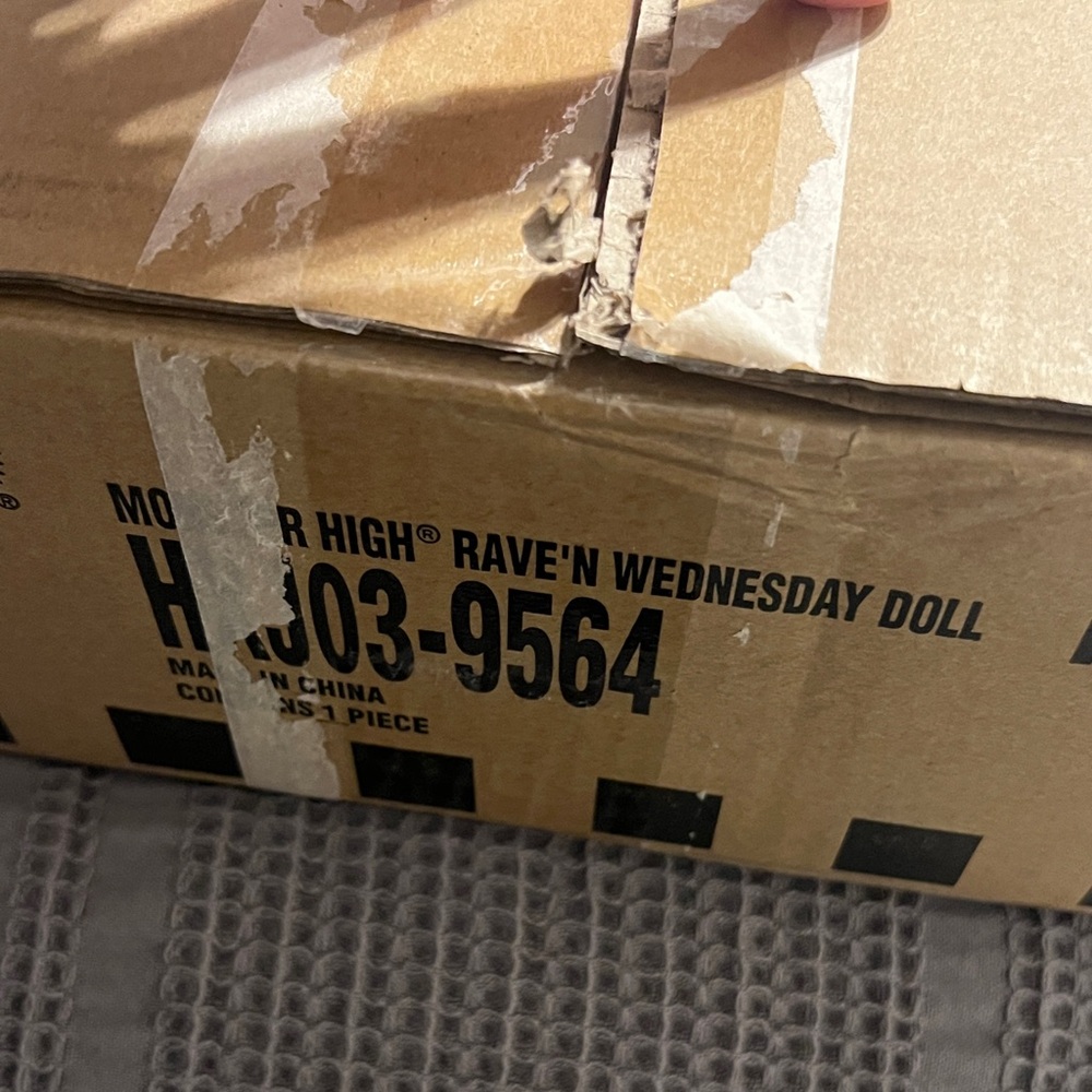 Monster High Wednesday Rave-N Wednesday Doll - Picture 14 of 14